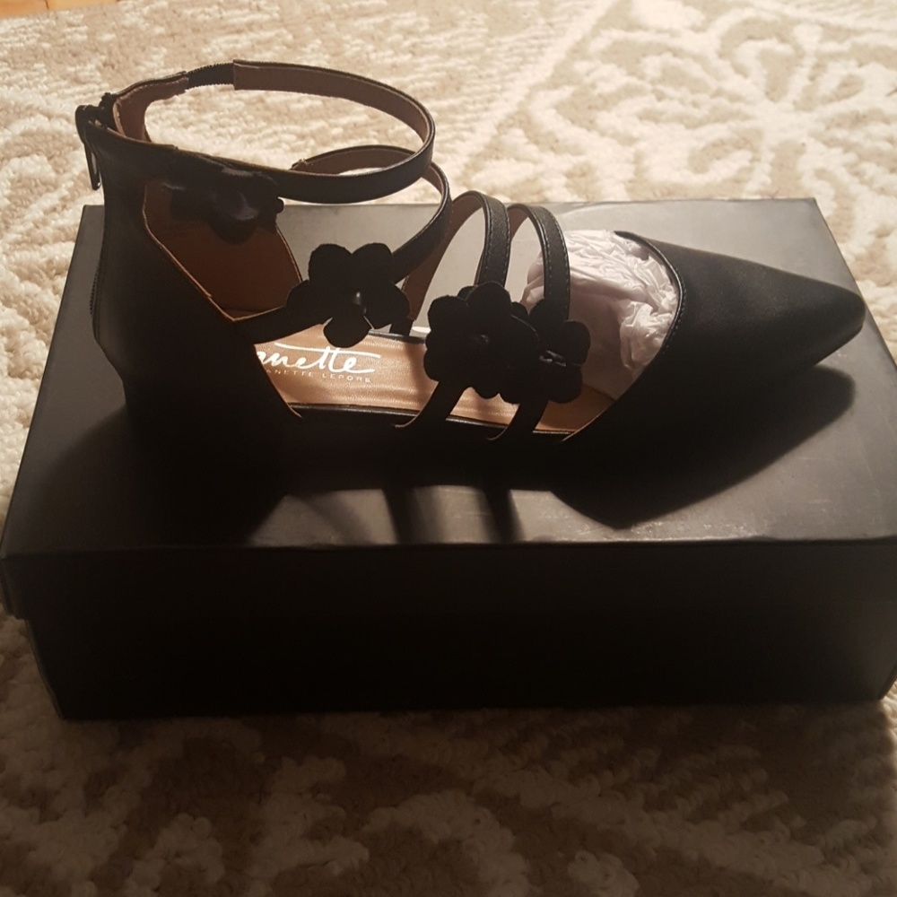 Brand new Nanette flats